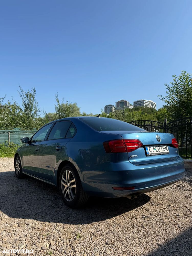 Volkswagen Jetta - 4