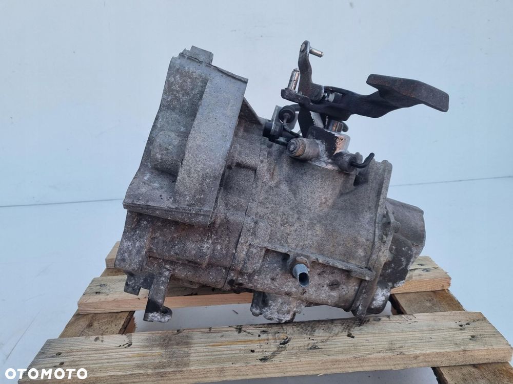 VW GOLF V 1.6 FSI MANUALNA SKRZYNIA BIEGÓW manual HBM - 11