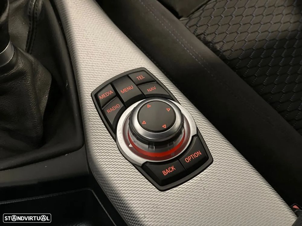 BMW 118 d Pack M - 23