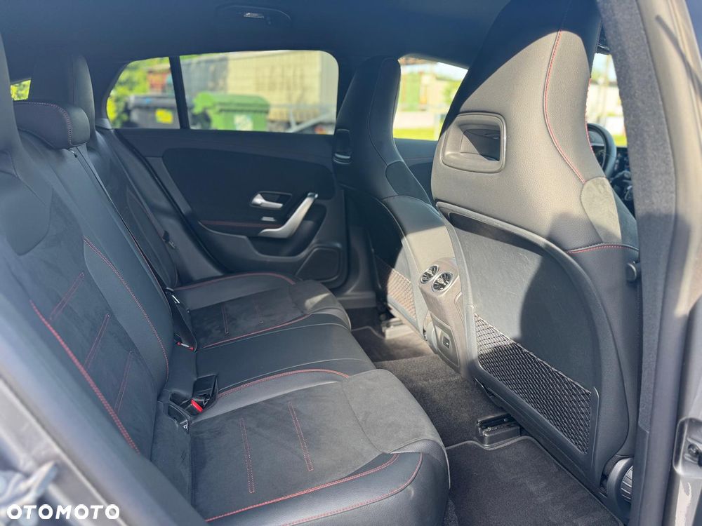 Mercedes-Benz CLA 180 AMG Line 7G-DCT - 11