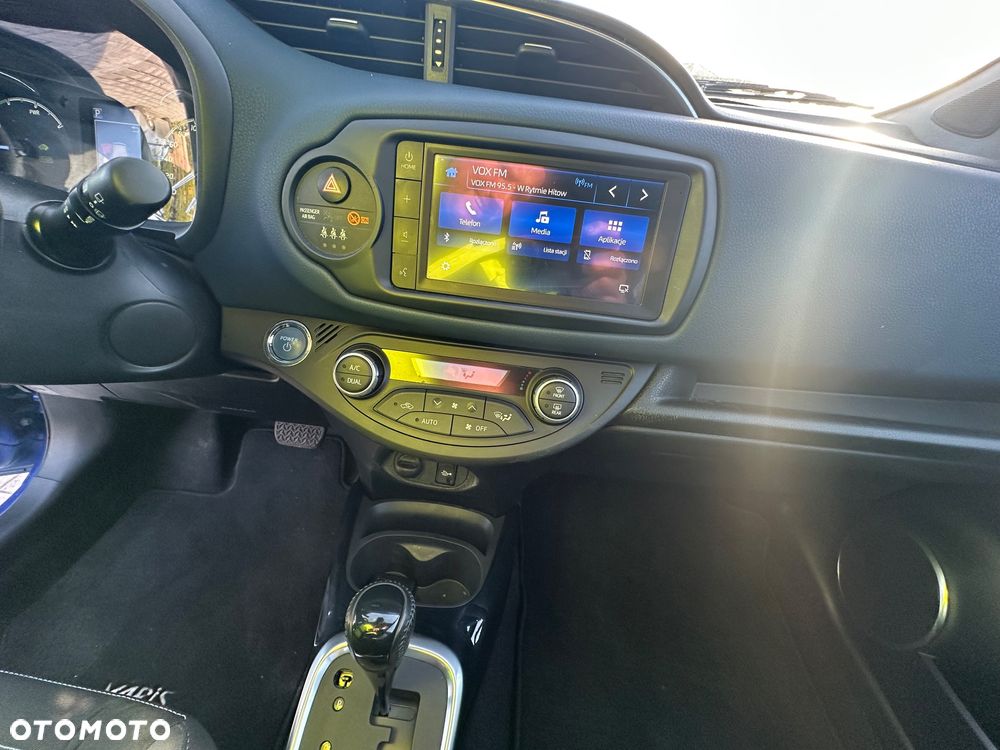 Toyota Yaris Hybrid Selection - 22