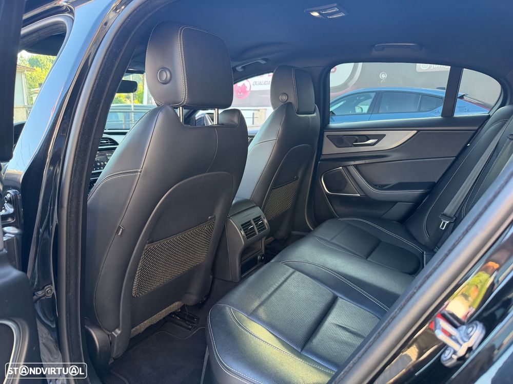 Jaguar XE D180 Aut. R-Dynamic S - 22