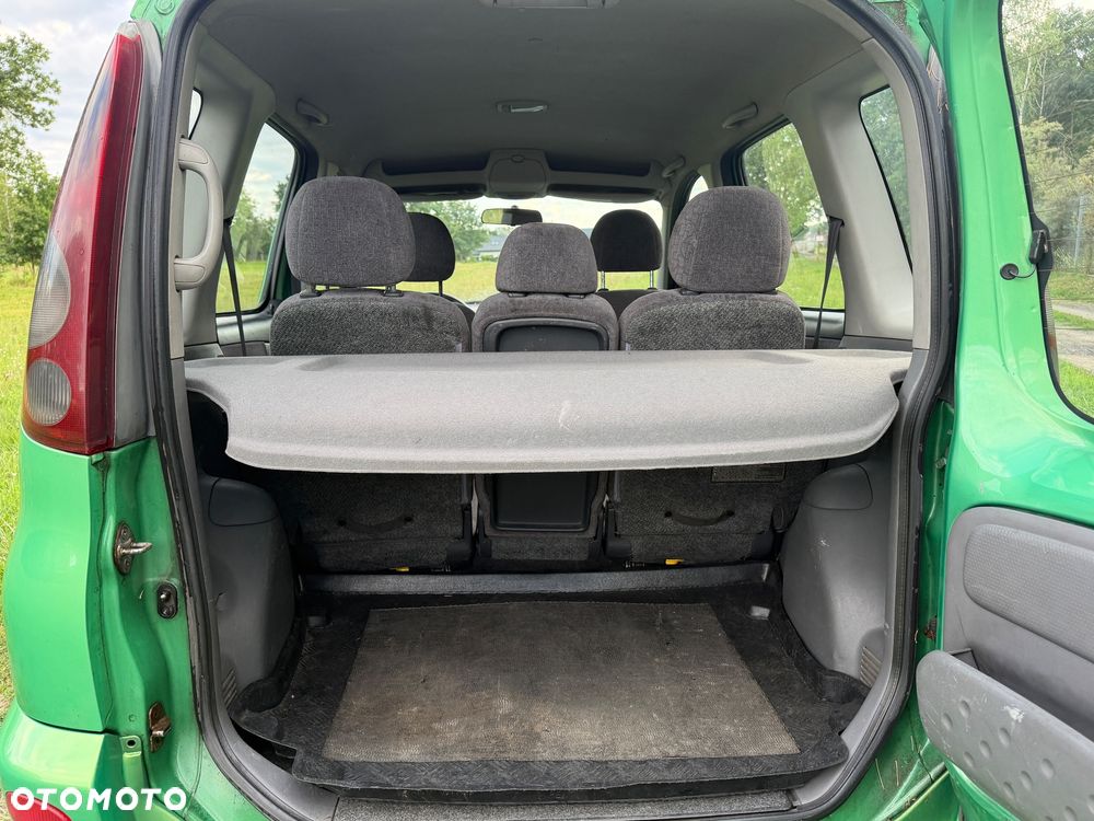 Toyota Yaris Verso - 11