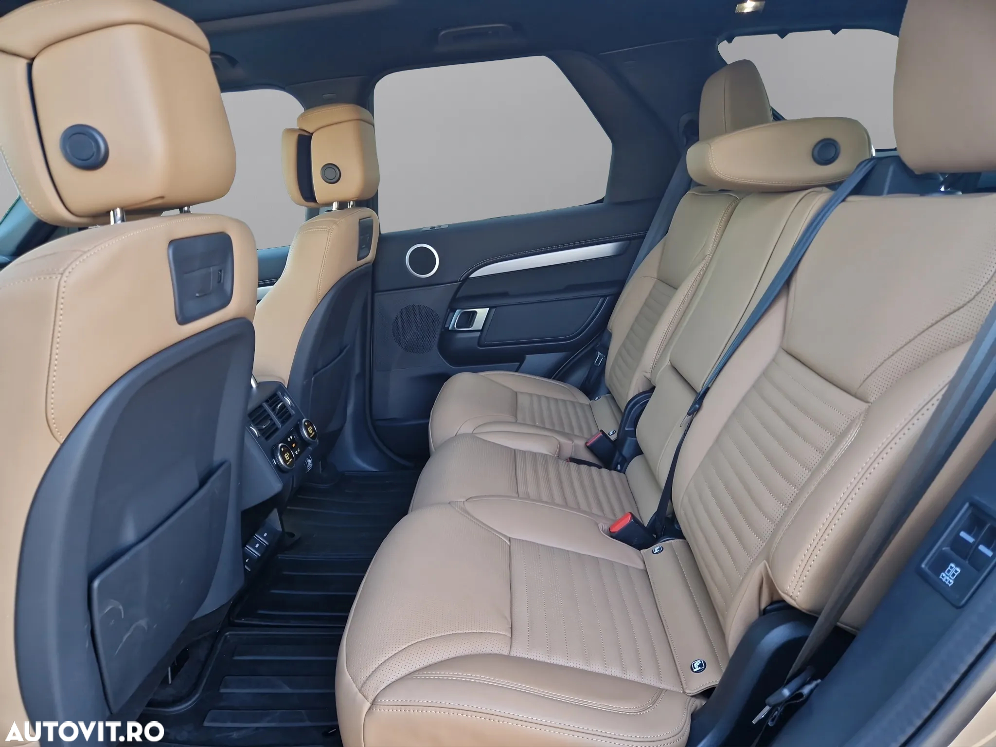 Land Rover Discovery 3.0D 300 MHEV R-Dynamic HSE - 13