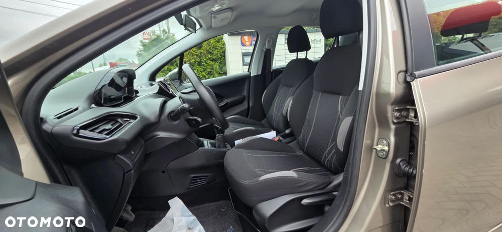 Peugeot 208 - 28