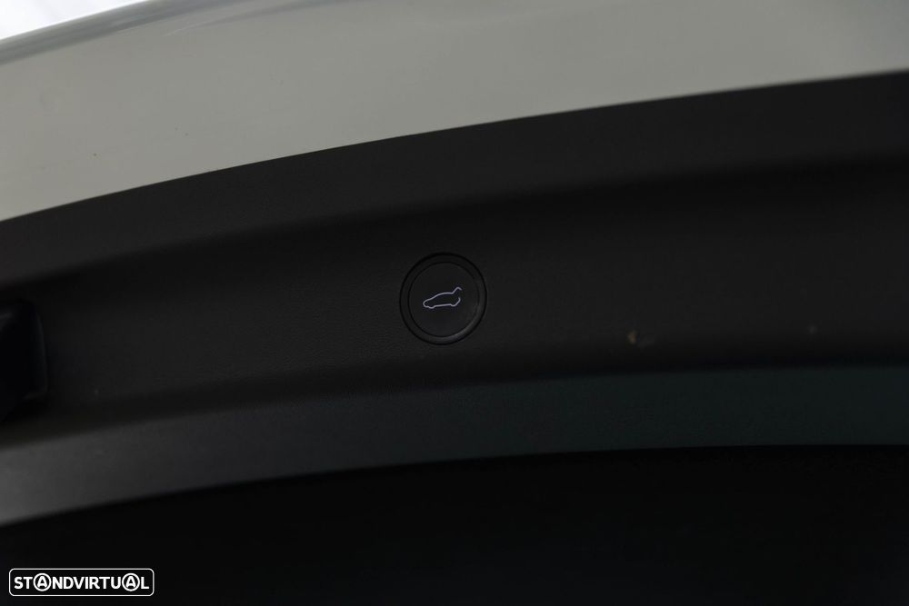 Tesla Model Y Long Range Tração Integral - 18