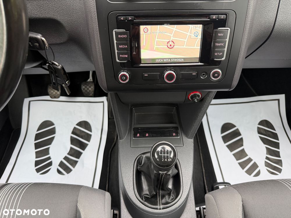 Volkswagen Touran 2.0 TDI DPF BlueMotion Technology MATCH - 28