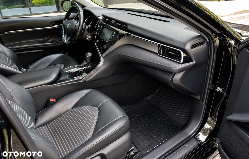 Toyota Camry - 8