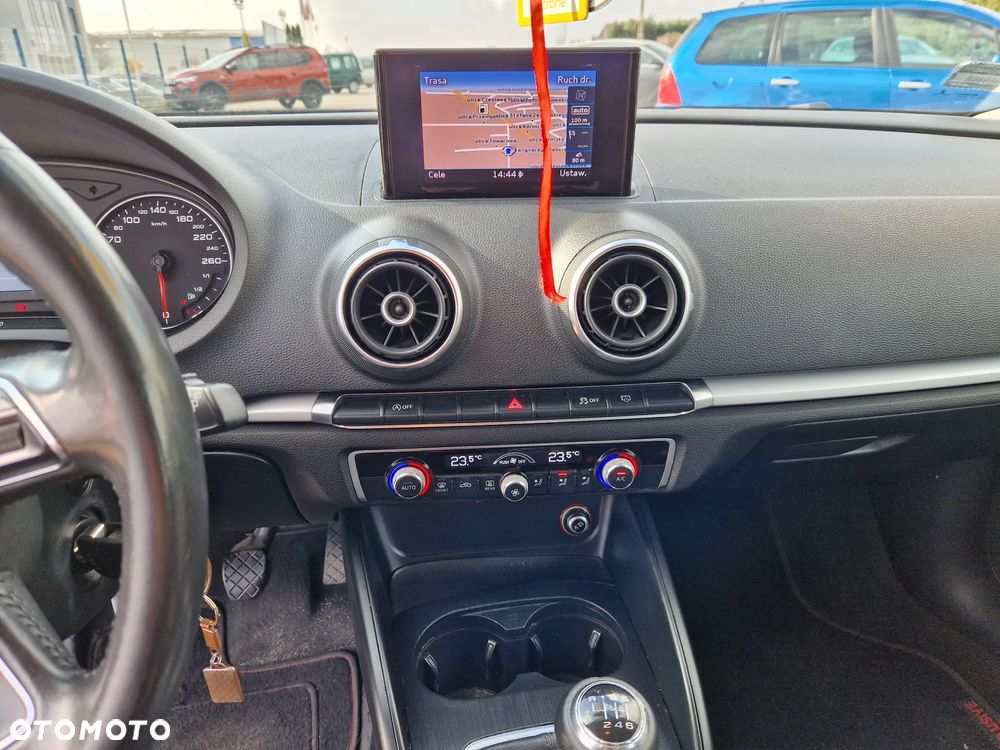 Audi A3 Sportback 1.6 TDI DPF Attraction - 11