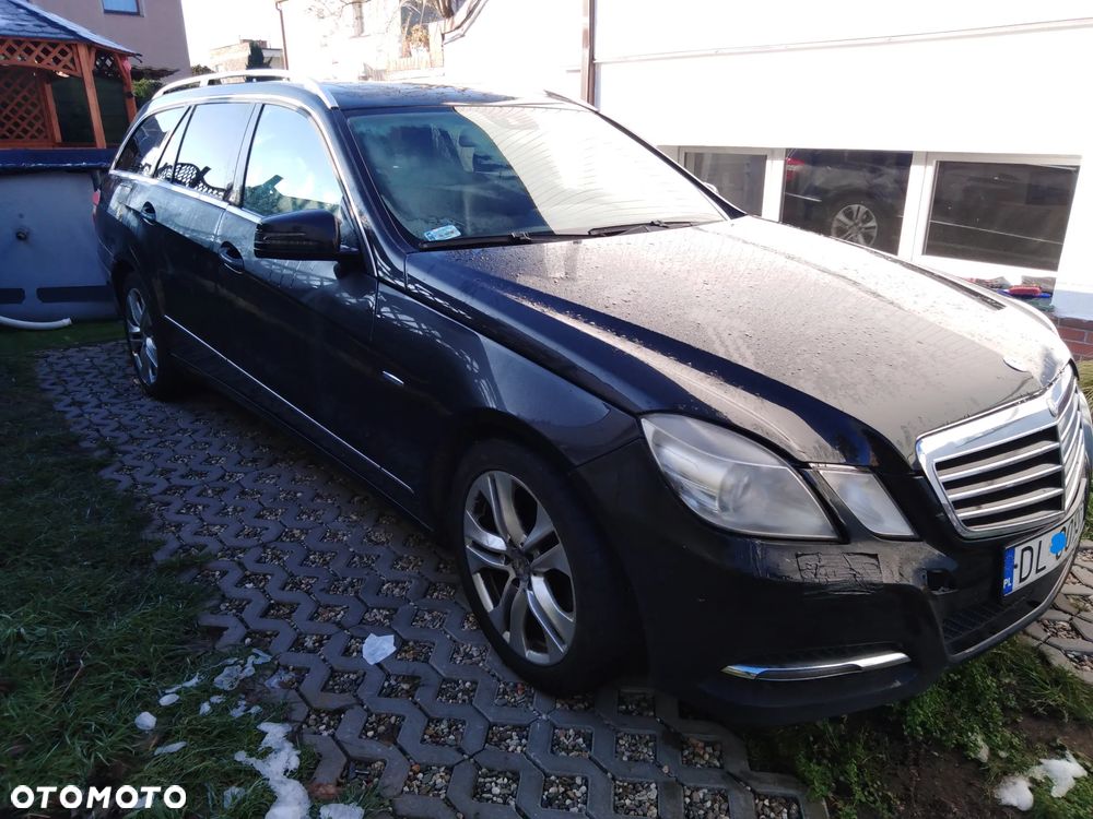 Mercedes-Benz Klasa E 220 CDI DPF BlueEFFICIENCY Automatik Avantgarde - 3