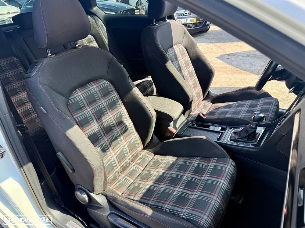 VW Golf 2.0 TSi GTi DSG Performance - 18