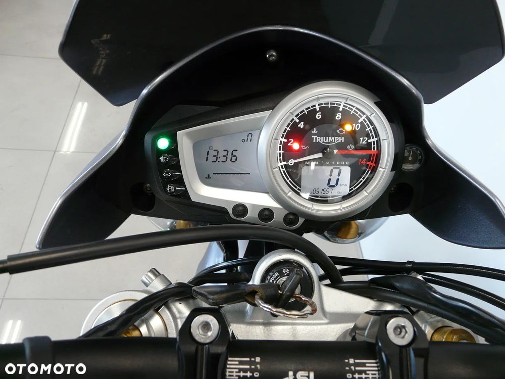 Triumph Street Triple - 23