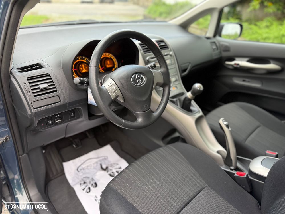 Toyota Auris 1.4 D-4D AC - 11