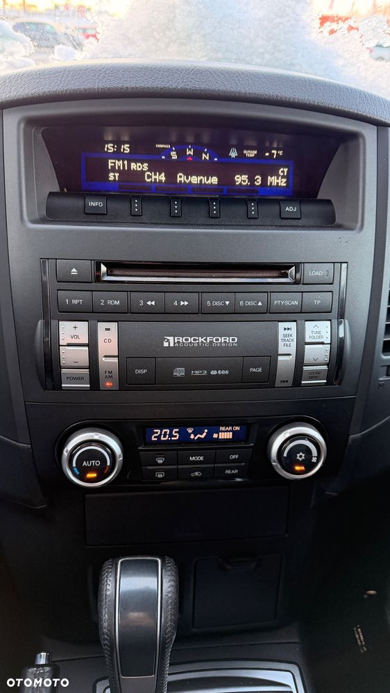 Mitsubishi Pajero - 22