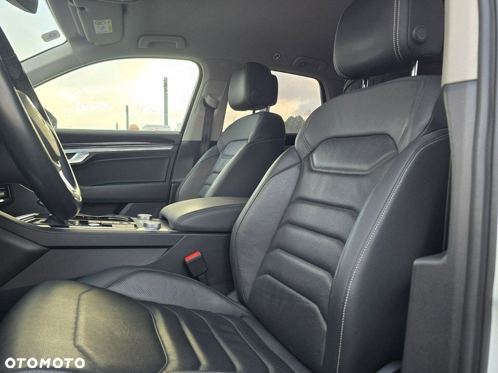 Volkswagen Touareg - 12