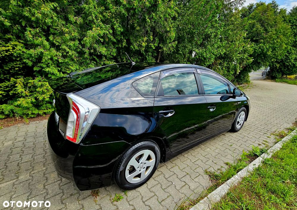 Toyota Prius ver-1-8-hsd-prestige - 12