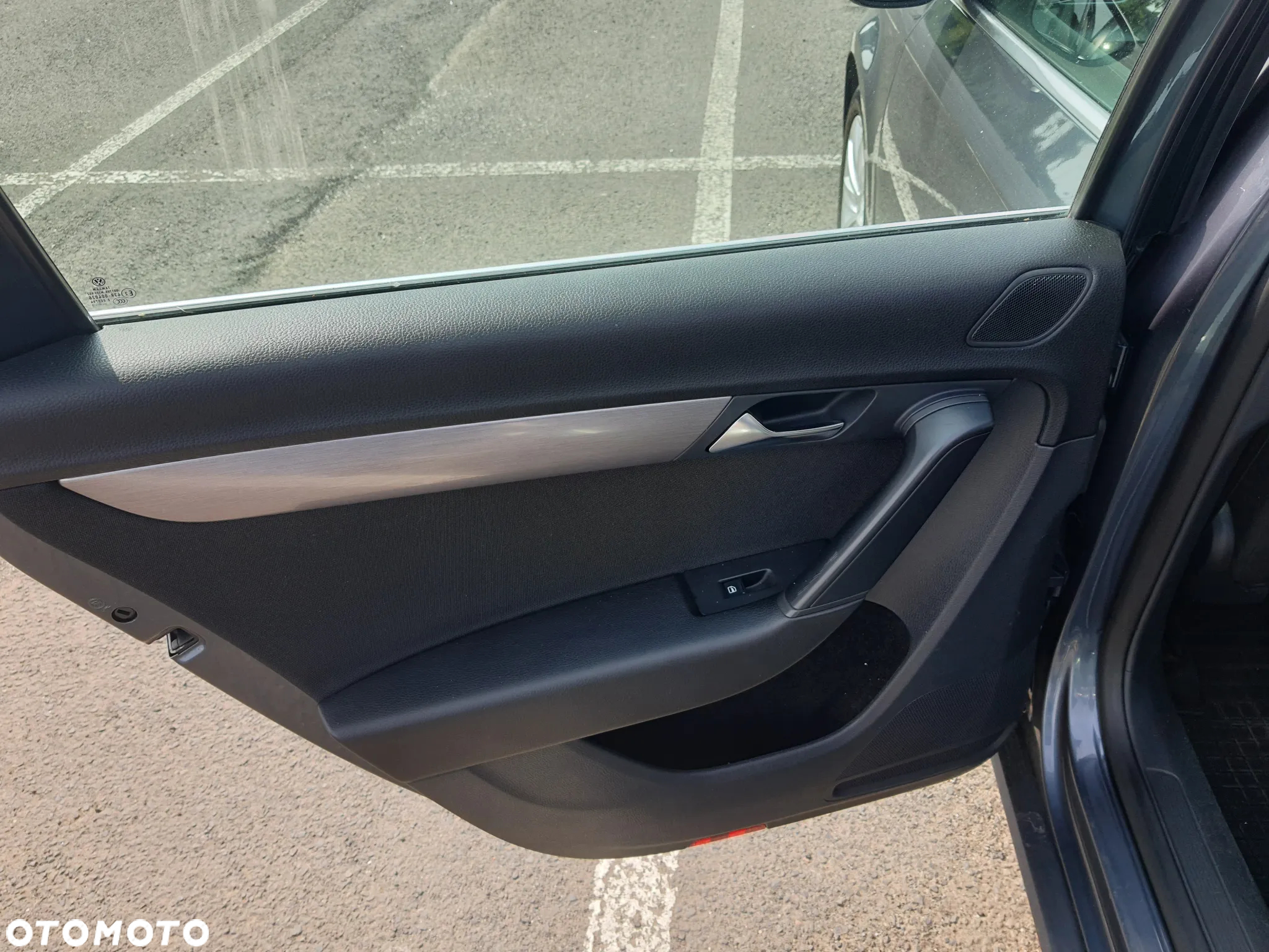Volkswagen Passat 1.6 TDI DPF BlueMot Comfortline - 26