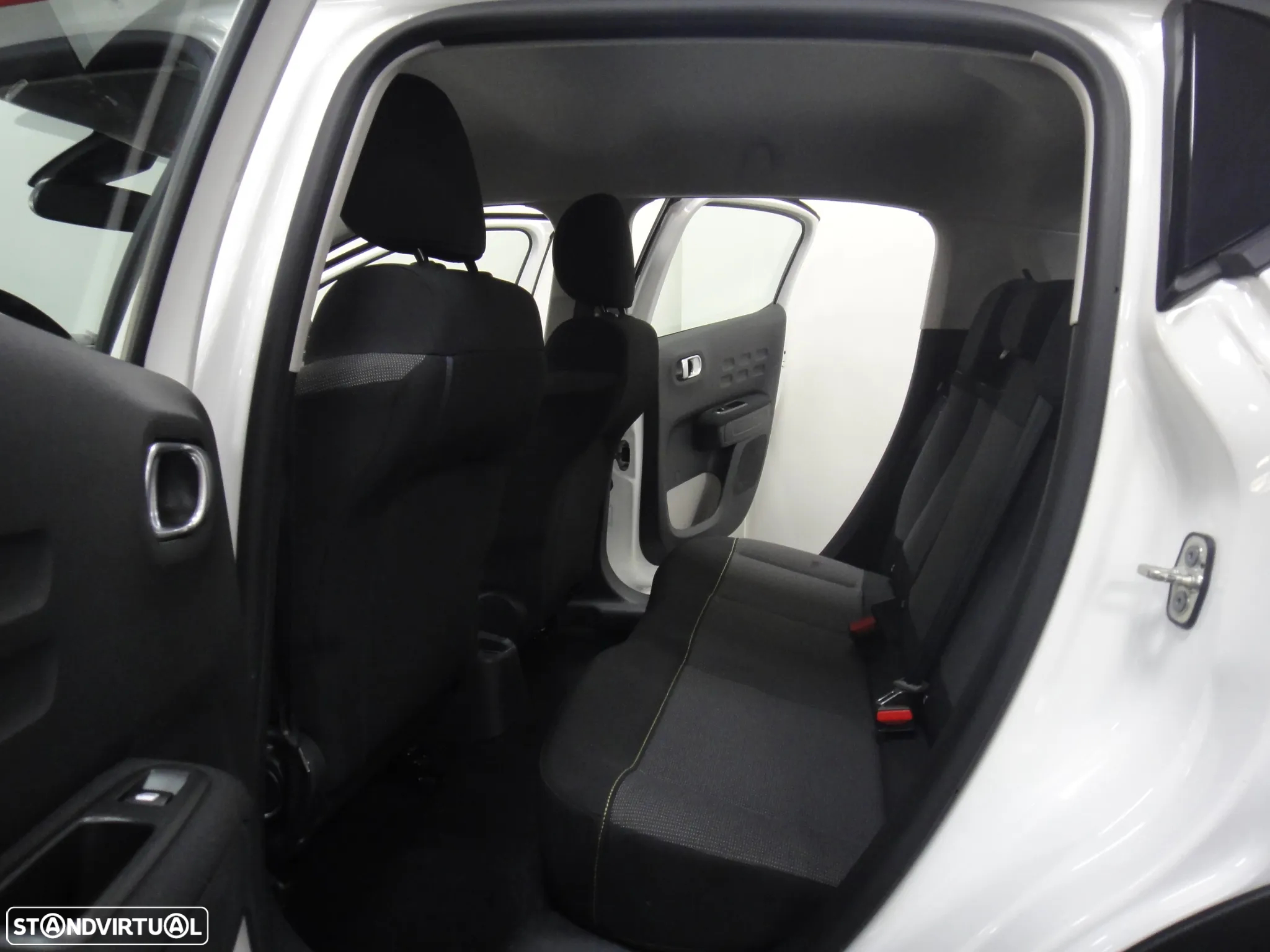 Citroën C3 1.2 PureTech Shine EAT6 - 13