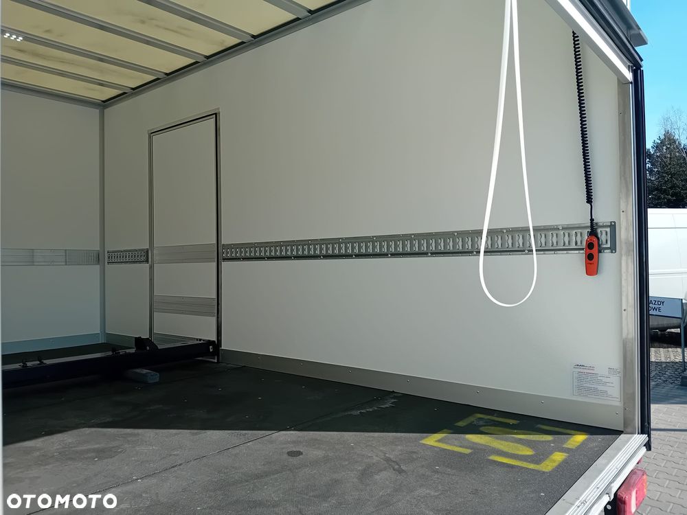 Iveco DAILY 50C18HA8Z 3.0 180KM Hi-Matic Kontener + Winda 1000kg - 9