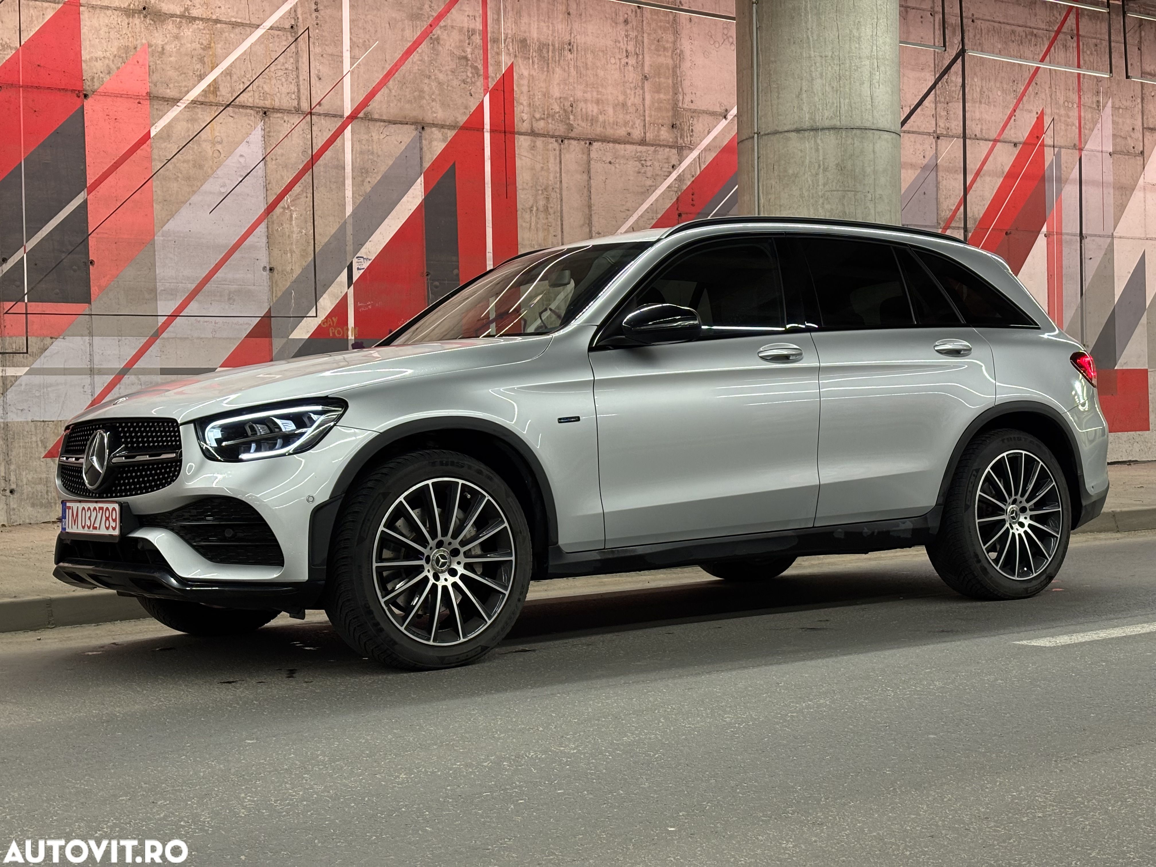 Mercedes-Benz GLC 300 e 4Matic 9G-TRONIC AMG Line Plus - 1