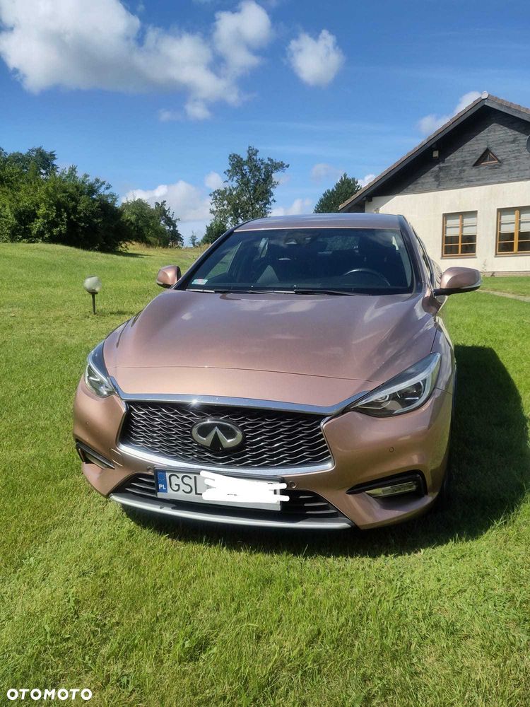 Infiniti Q30 - 3