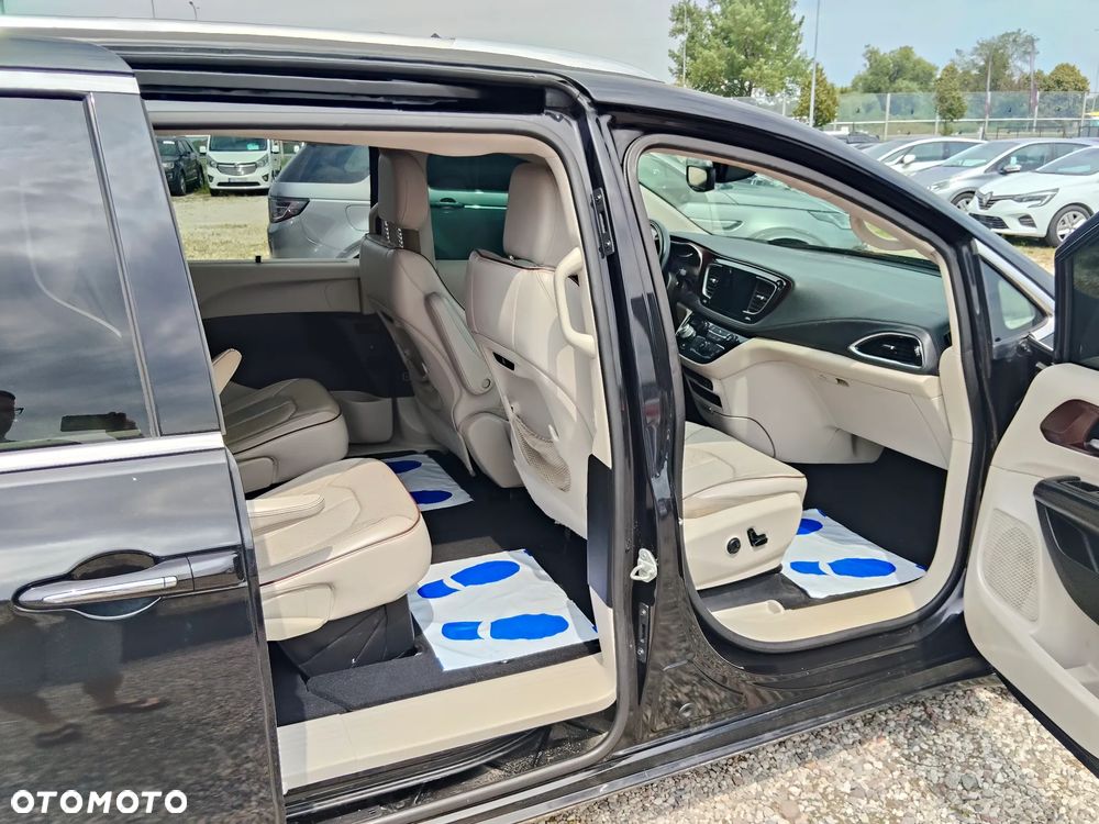 Chrysler Pacifica - 4