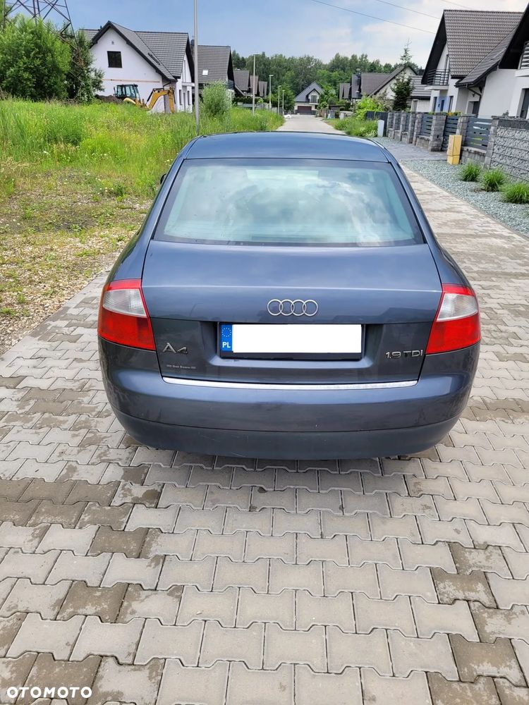 Audi A4 Limousine - 3