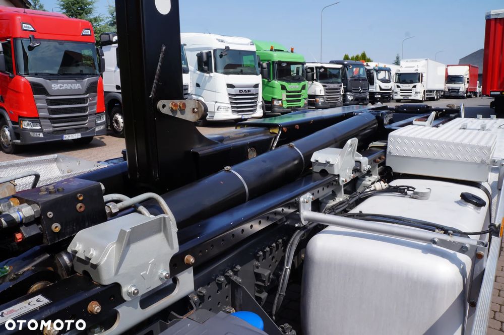 Mercedes-Benz ACTROS 2548 6X2 HAKOWIEC HYVA 20-60 S OŚ SKRĘTNA I PODNOSZONA - 16