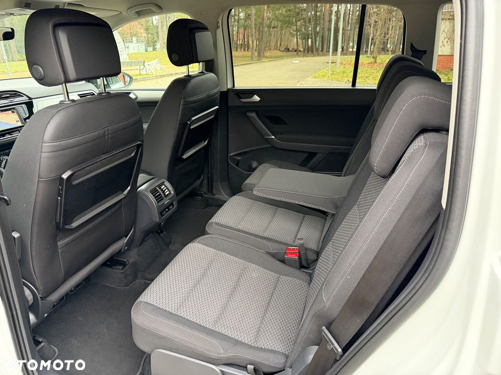 Volkswagen Touran - 34