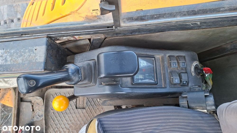 JCB 8052 - 12