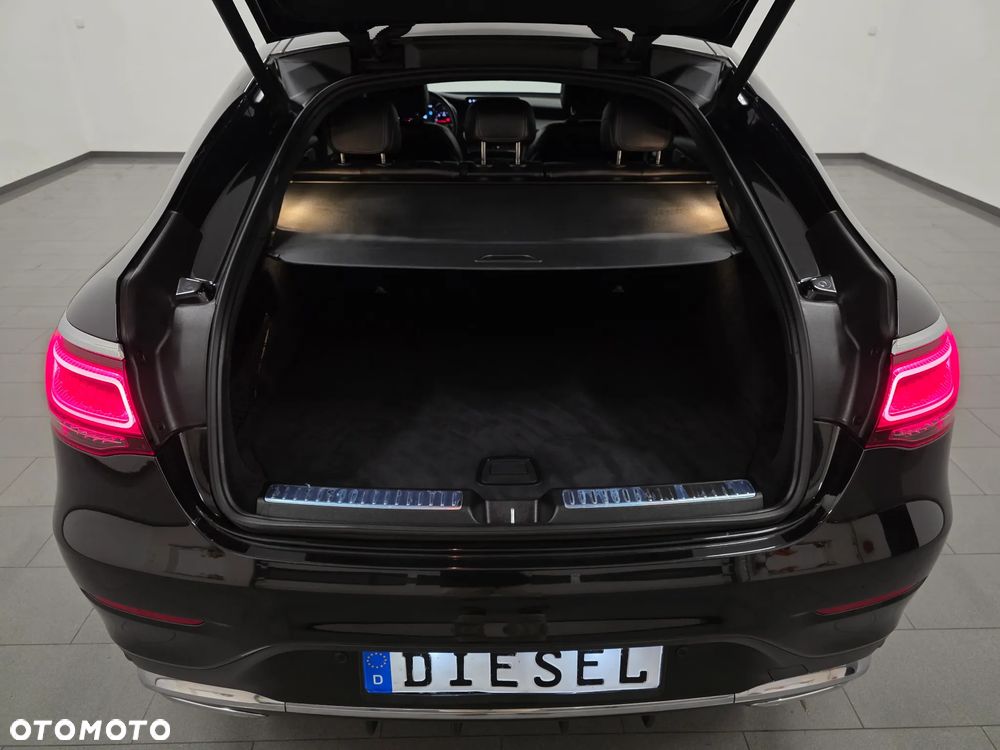 Mercedes-Benz GLC 300 d 4Matic 9G-TRONIC AMG Line Plus - 39