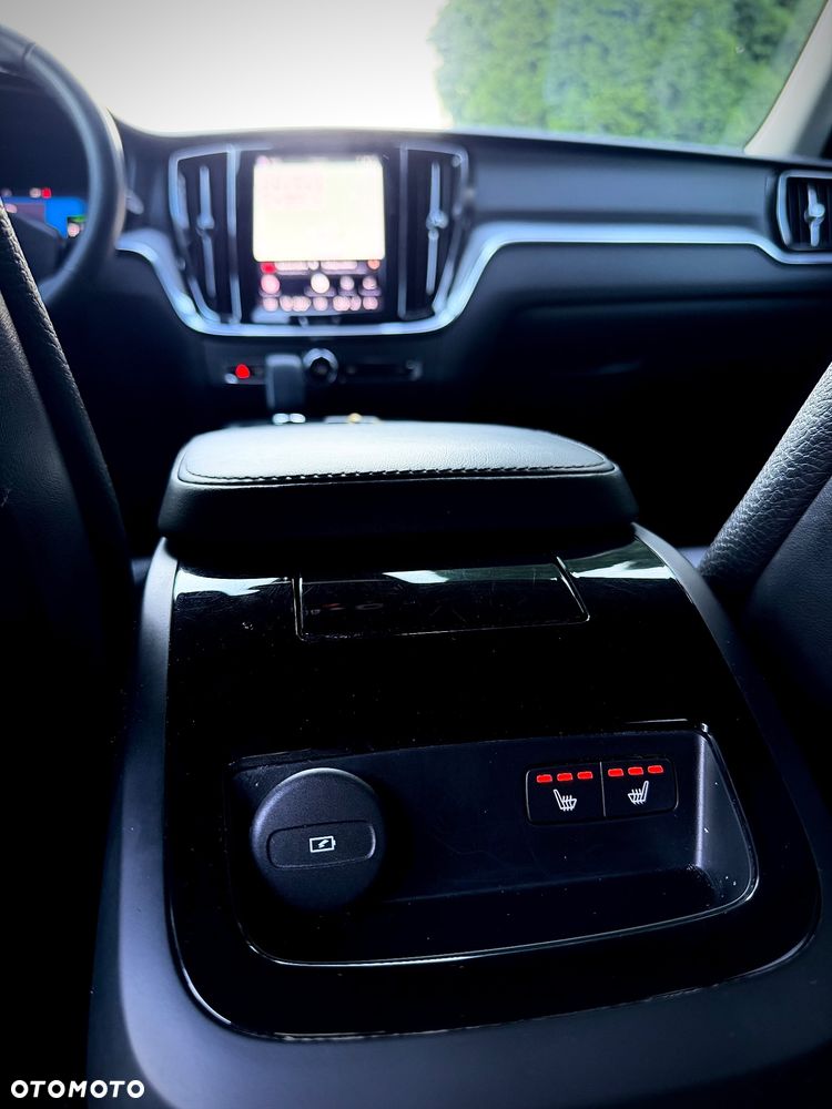 Volvo V60 T6 AWD Plug-In Hybrid Plus Dark - 26