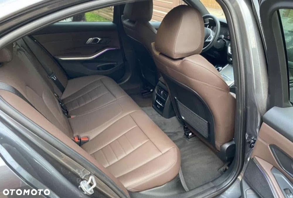 BMW Seria 3 330i xDrive M Sport sport - 10