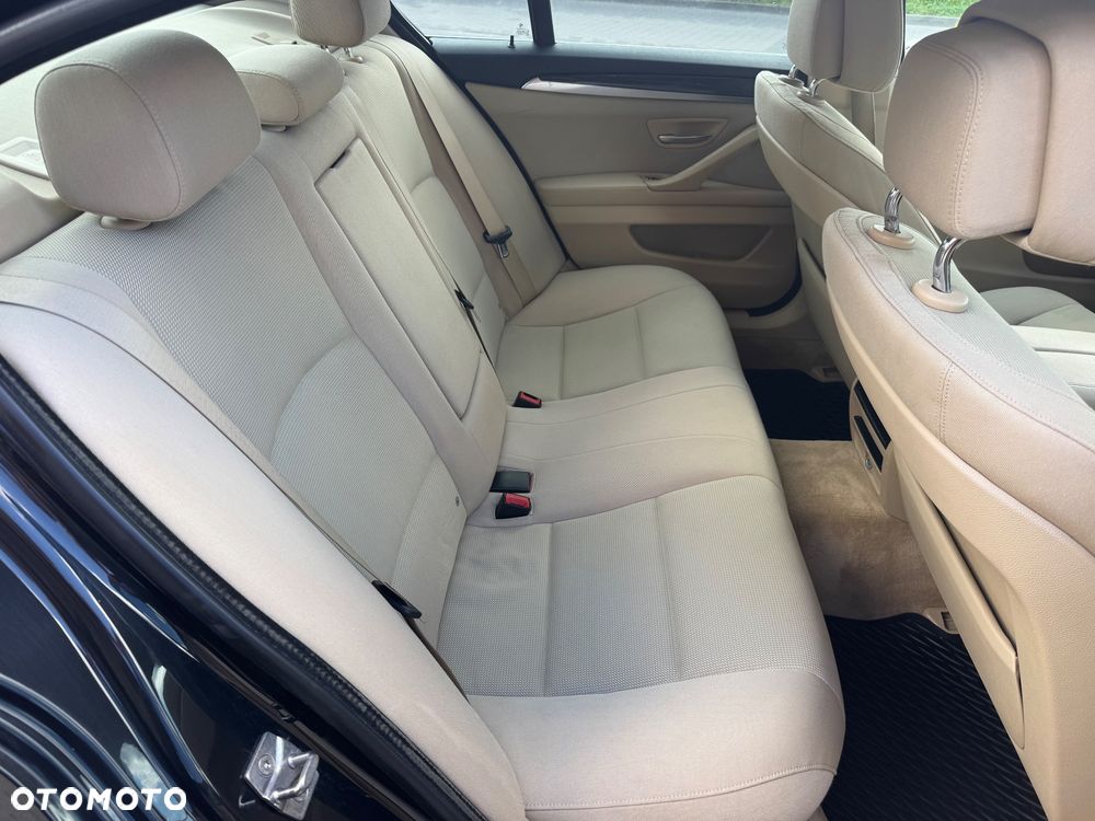 BMW Seria 5 520d - 23