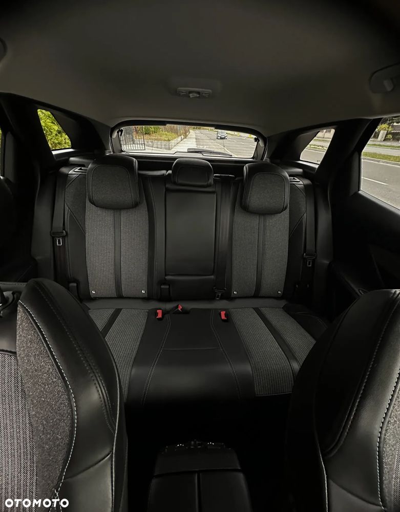 Peugeot 3008 1.6 PureTech Hybrid PHEV Allure Pack S&S EAT8 - 32