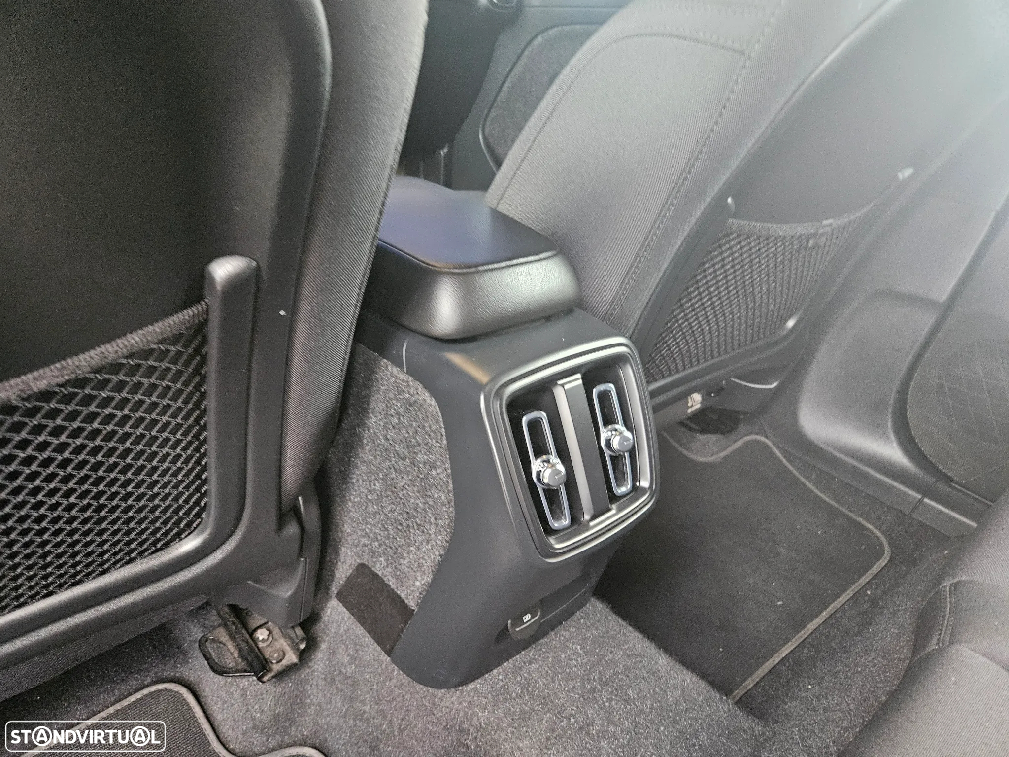 Volvo XC 40 Recharge Plus - 32