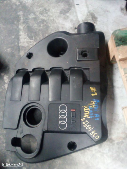 Tampa de motor Audi A4 Ref: 038103925 - 1