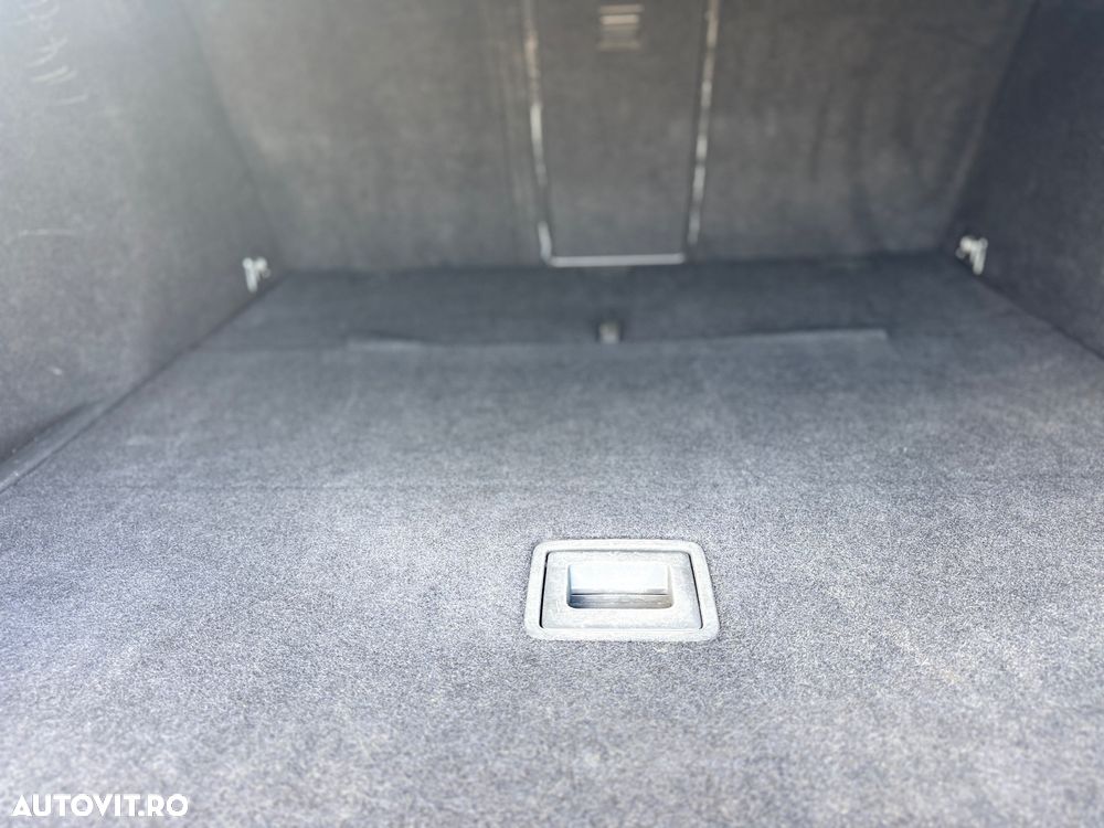 Volkswagen Golf 2.0 TDI DPF BlueMotion Technology Comfortline - 17