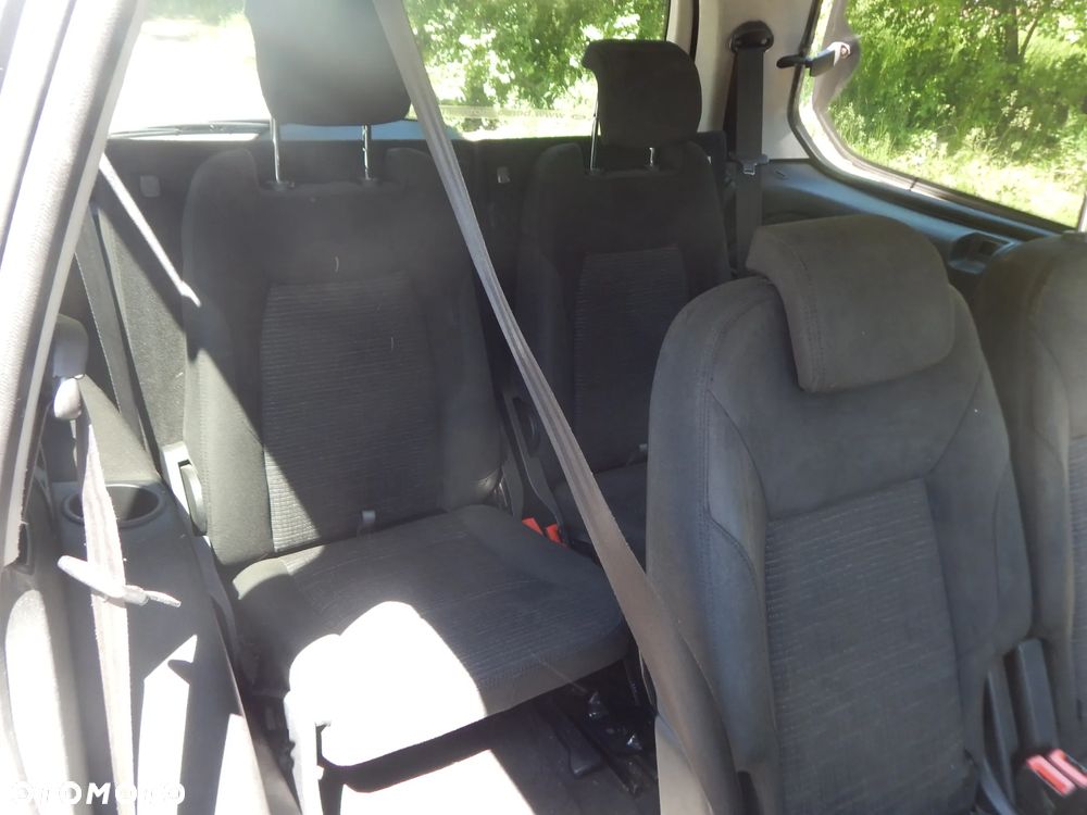 Ford Galaxy - 12