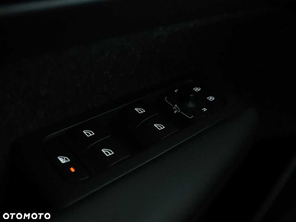 Volvo XC 40 D4 SCR AWD R-Design - 36