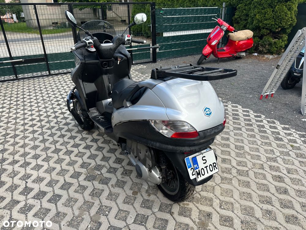 Piaggio MP-3 - 5