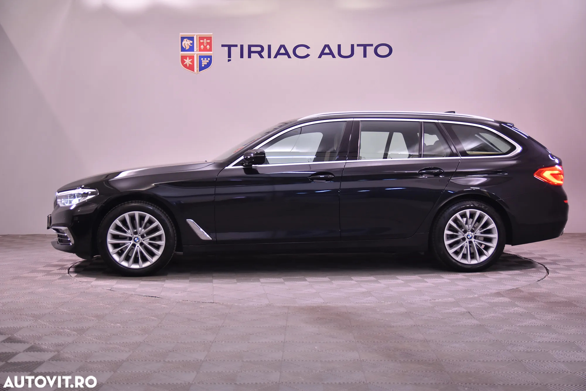 BMW Seria 5 520i Touring Aut. - 2
