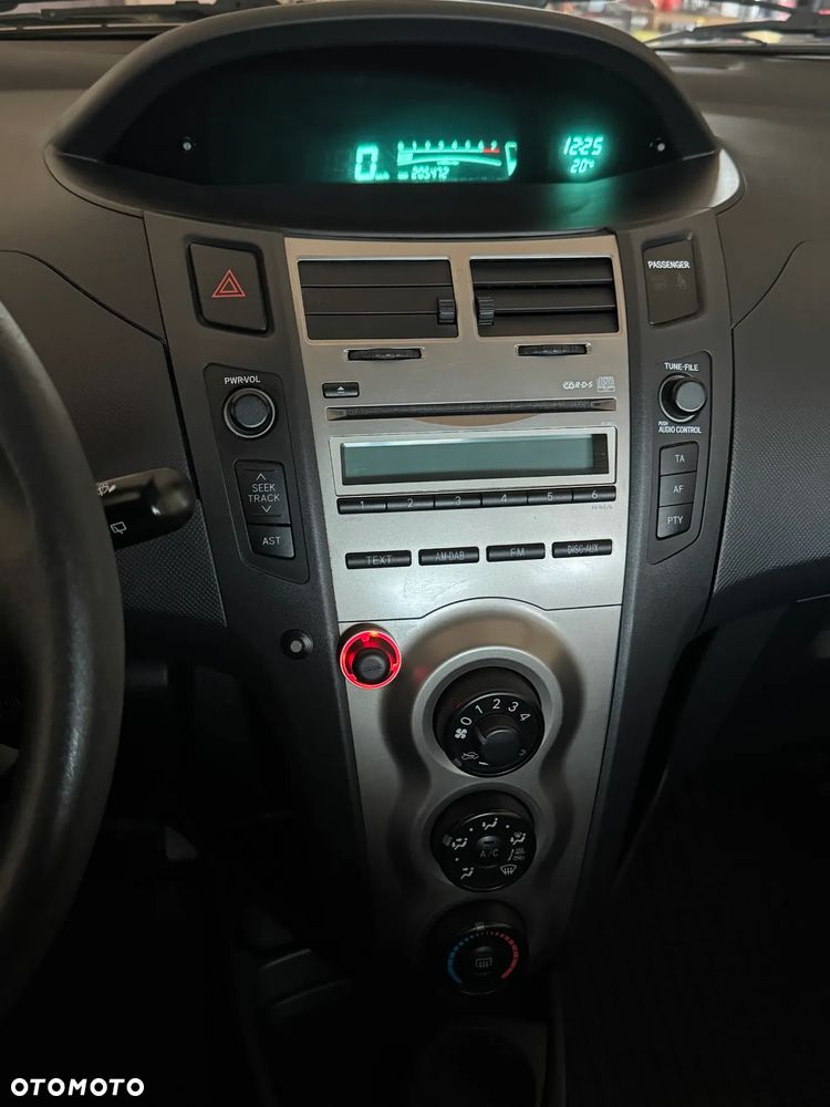 Toyota Yaris - 8