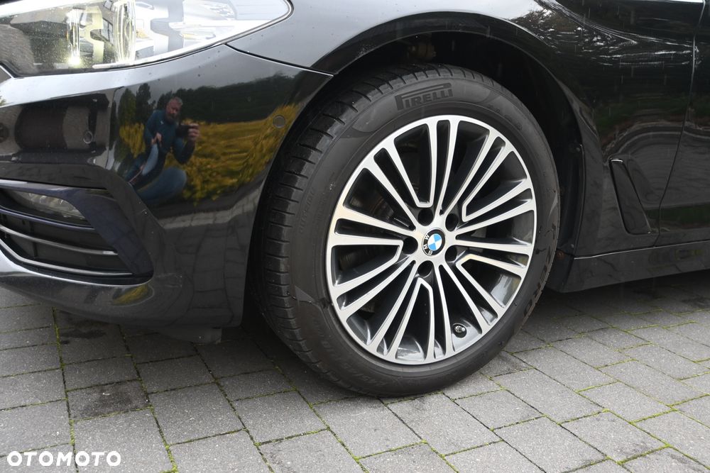 BMW Seria 5 520d xDrive Sport Line sport - 38