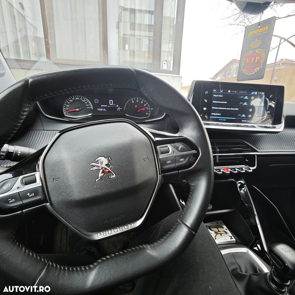 Peugeot 2008 1.2 L PureTech STT Active - 8