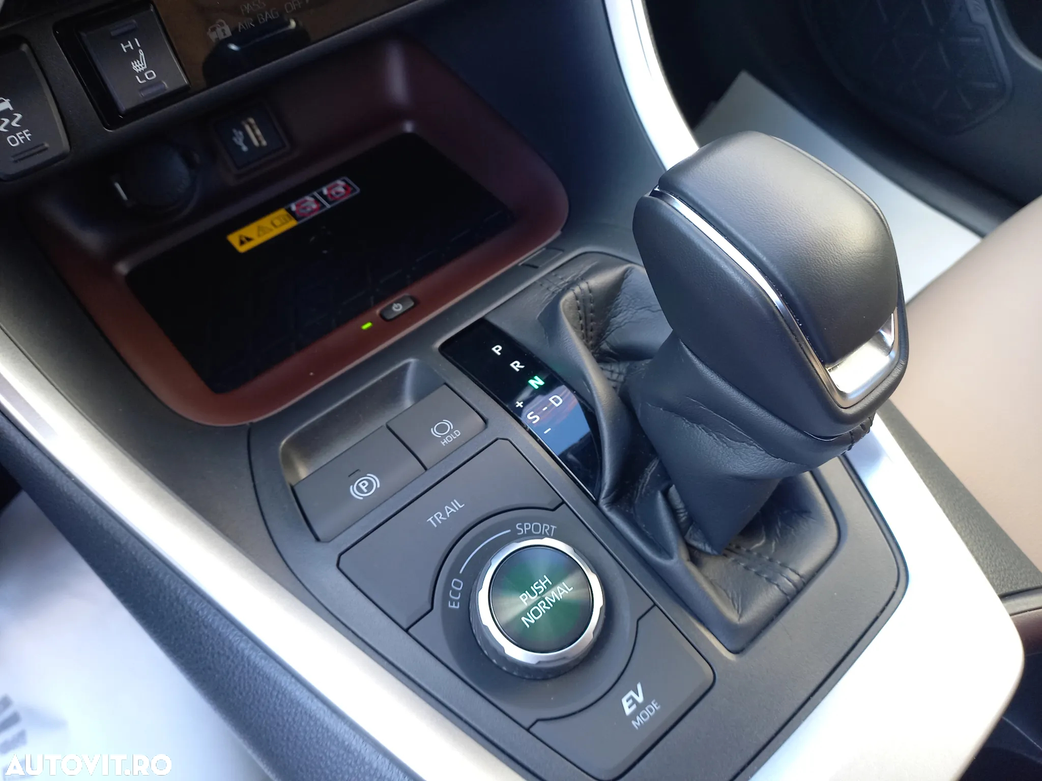 Toyota RAV4 2.5 Hybrid VVT-iE 4x4 Luxury - 27