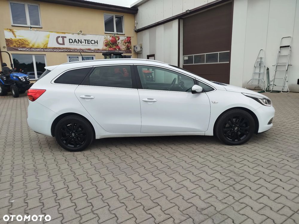 Kia Ceed 1.6 CRDi 128 Dream-Team Edition - 8