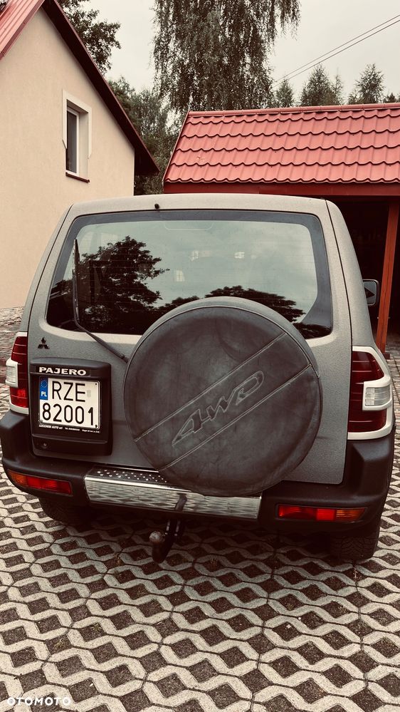 Mitsubishi Pajero - 2