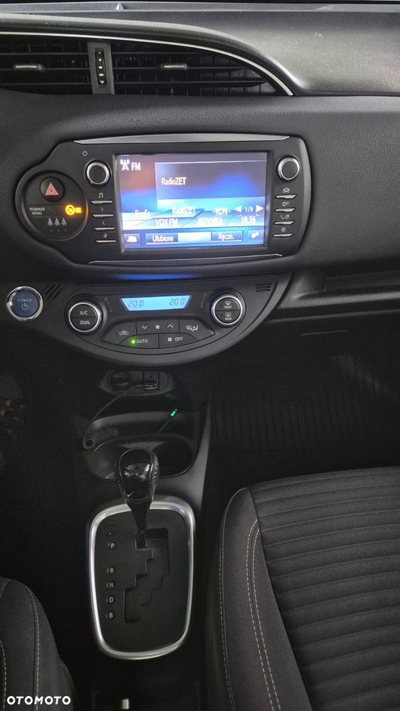 Toyota Yaris Hybrid 100 Premium - 14