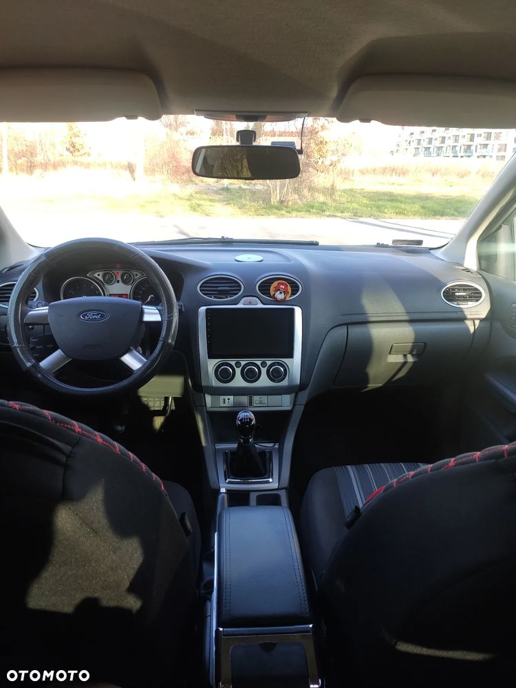 Ford Focus 1.6 Ambiente - 9